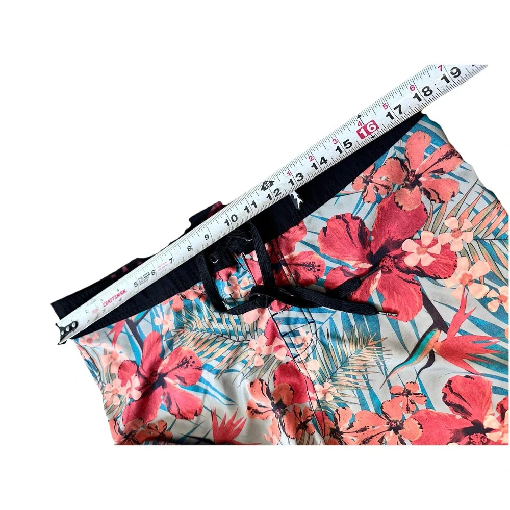 SALE -‎ 3/$25 Maui And Sons Men's Swim Trunks Size 34.           *120